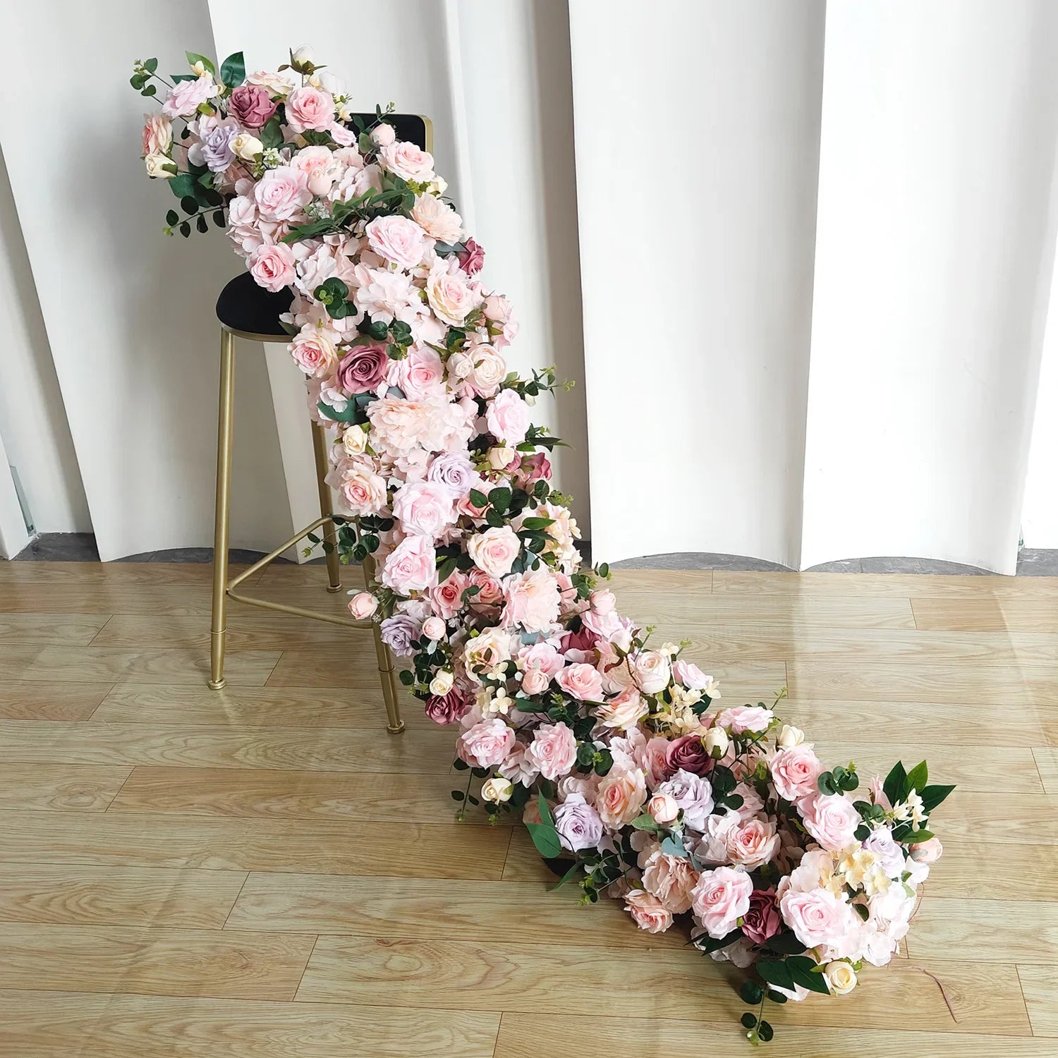 Caminho de Rosas e Peônias – Centro de Mesa e Decoração para Casamento e Festas