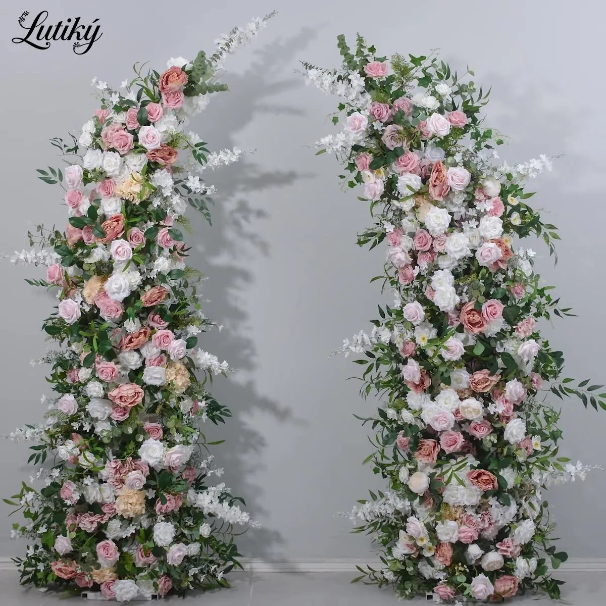 Arco de Flores Rosa e Branca – Decoração para Casamento e Palcos